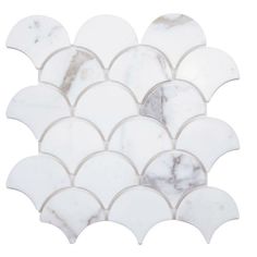 a white and grey mosaic tile pattern