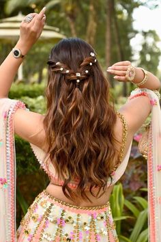 Thin Hair, Don't Care! 40+ Hairstyles for Thin Hair to Make You Shine https://www.youtube.com/watch?v=4-6D2WjXVSA Reception Hairstyles, Lehenga Hairstyles, Hair Style On Saree, Engagement Hairstyles, Traditional Hairstyle, Indian Wedding Hairstyles, Open Hairstyles, Long Hair Wedding Styles, Indian Bridal Hairstyles