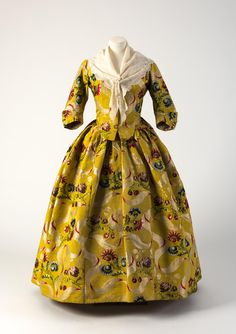 Yellow, red & blue brocade woven silk closed robe, 1740s Fashion Museum of… Museum Fashion