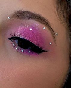 Bday Makeup, Fall Eyeshadow Looks, Fall Eyeshadow, Glam And Glitter, Pink Vibes, Eyeshadow Looks, Makeup Inspo, Maquillaje De Ojos, Makeup Inspiration