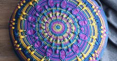 Original crocheted designs, crochet tips and tricks and crochet patterns. Diagram Crochet, Crochet Tips And Tricks, Crochet Dreams, Mandala Pillows, Peacock Tail, Crochet Dollies