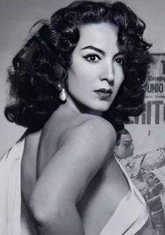 Hispanic Actresses, Hollaback Girl, Classic Movie Stars, Model Inspo, Actrices Hollywood, Elegant Man, Princesa Diana, Black And White Portraits