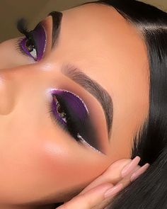 Dark Purple Makeup Looks, Purple Glam Makeup, Purple Lipstick Makeup, Black And Red Makeup, Purple Makeup Looks, Soft Eye Makeup, Vibrant Makeup, Bridal Eye Makeup