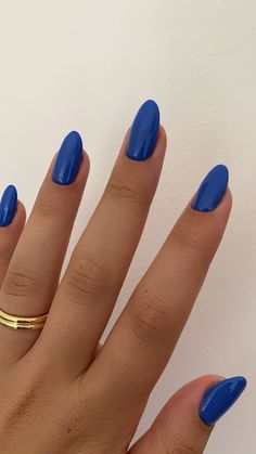 Oval Nails Designs Aesthetic, Medium Almond Nails Solid Color, Almond Nails For Tan Skin, Simple Spring Nails Short Gel, Dip Nail Aesthetic, Solid Color Nail Inspiration, Fun Color Nails Acrylic, Oval Acrylic Nails Designs Summer, Single Color Almond Nails