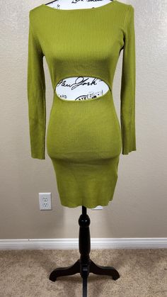 New House of Harlow 1960 green ribbed dress long sleeve baddie size S
-cutout accent
-bateau neckline
Size: S
Color: Green
Material: 80% Rayon 20% Nylon
Lay flat measurements:
approximately 33” length
approximately 14" chest [ pit to pit]
approximately 23” sleeves Green Long Sleeve Bodycon Dress, Green Bodycon Dress With Long Sleeves, Casual Green Long Sleeve Bodycon Dress, Green Fitted Long Sleeve Casual Dress, Green Long Sleeve Mini Dress For Winter, Trendy Green Midi-length Bodycon Dress, Chic Green Fitted Long Sleeve Dress, Chic Fitted Long Sleeve Green Dress, Green Bodycon Sweater Dress For Winter