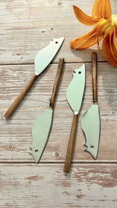 A set of 4 Sundance Ratoncito cheese spreaders on a rustic table with a flower. Add an artistic expression to your grazing table
with these rustic copper cheese spreader knives. Knife Set, Window Box, Tooth Fairy, Recycled Packaging