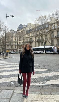 Burgundy Tights, Red Tights, Looks Pinterest, Skandinavian Fashion, Chique Outfits, Paris Outfits, Looks Street Style, Dinner Outfits