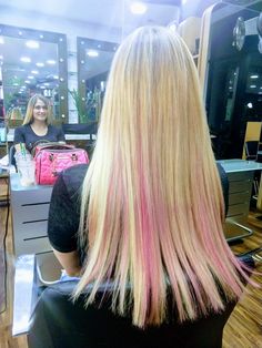 Pink Strands In Blonde Hair, Chunky Highlight, Pink Hair Streaks, Bleached Eyebrows, Pink Blonde, Pink Streaks, Pink Blonde Hair, Birthday Hairstyles, Hair Streaks