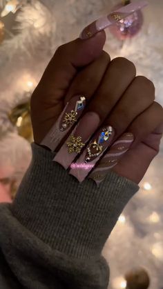 Long bling pink christmas nails Xmas Nails, Pink Christmas, Winter Nails, Christmas Nails, Pink Nails, Nail Inspo, Acrylic Nails, Nail Designs