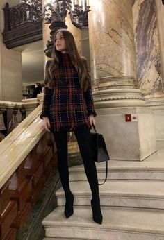 #Winter#WinterOutfits#Fashion2024#SeasonalFashion#WinterTrends#StyleTips#ColdWeatherOutfits#Skirts#Layering#MidiSkirtsIdeas#OutFitIdeas#WinterFashion#WinterOutfitsAesthetic#WinterOutfitsKorean#WinterOutfitsForWomen#ChristmasOutfit Outfit Navidad 2022, Look Legging, Casual Chic Outfits, Gaun Fashion, Casual Day Outfits, Classy Work Outfits, Classy Casual Outfits