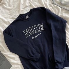 Sweatshirts Nike, Nike Jumper, Outfit Nike, Vintage Nike Sweatshirt, Wall Logo, Nike Style, Sweatpants Outfit, Baggy Clothes