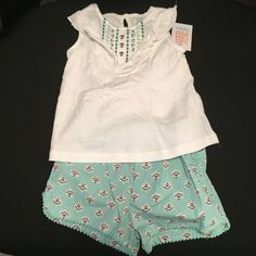 Nwt Just One You By Carter's Short Set - White Top W/Embroidery & Green Floral Shorts Size: Babys 24 Mos Condition: New With Tags Item Comes From Smoke Free/Pet Free Home White Summer Playwear Set, Cute White Vacation Sets, Playful White Vacation Sets, Cute White Short Sets, White Shorts For Spring Playwear, White Shorts For Playwear In Spring, Embroidery Green, Floral Shorts, Short Set