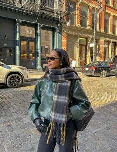 brisprings on ig #sunglassesfashion #sunglassesstyle #sunglasseslover #scarfstyle #scarf #leatherjacketoutfit #leatherjacketseason #leatherjacket #bomberjackets #jeansoutfit #fallstyle #fallfits #fallfashiontrends #outfitideasforwomen #outfitstyle #newyorkstyle New York Winter Outfit, Cold Weather Outfits Winter, Outfits New York, Ny Outfits