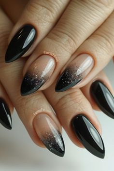 Black Nails Goth Nail Art Short, Reputation Inspired Nails, Fourth Wing Nails, Dark Almond Nails Designs, Rock Nails Designs, Designers Nails, Black Almond Nail Ideas, Black Nails Trendy, Black And Silver Nail Designs