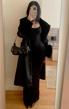 Maquillage Goth, All Black Outfit, Looks Chic, Cute Simple Outfits, Winter Fashion Outfits, Simple Outfits