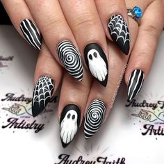 #HalloweenNails2023 #NailArt #SpookyNails #HalloweenNailDesigns #GothicNails #TrendyNails #ScaryNails #ChicHalloween #FrightfulNails #NailArtTrends Ongles Goth, Gothic Nails, October Nails, Animal Print Nails