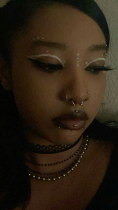 white eyeliner, dot eyeliner makeup White Rave Makeup Ideas, Makeup Ideas With White Eyeliner, White Eyeliner On Black Women, White Eyeliner Looks Hooded Eyes, White Liner Dots, Face Dots Makeup, Dot Eyeliner Ideas, Hozier Inspired Makeup, White Eyeliner Designs