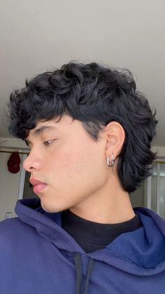 long hair Loose Curly Hair Men Haircut, Mullet Hairstyle Mens Long Hair, Surfer Cut For Men, 16 Guard Haircut, Mexican Haircuts For Men, Male Haircuts For Straight Hair, Short Wavy Hair Men Layered Hairstyles, Wavy Modern Mullet, Mexican Guy Haircut