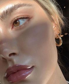 artemis crock No Make Up Make Up Look, Make Your Own Makeup, Makeup Tip, Smink Inspiration, Glow Skin, Makijaż Smokey Eye, Beauty Make-up, Makeup Hacks, Natural Makeup Looks