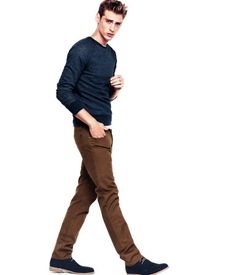 Brown Chinos Men Outfits, Brown Jeans Outfit, Chinos Men Outfit, Trousers Outfit Men, Brown Pants Men, Brown Pants Outfit, Pants Outfit Men, Look Formal, Chukka Boots Men