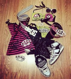 Scene Outfit Inspo 2000s, Two Belts Outfit, Scene Clothes 2000s, Scene Style Outfits, Scene Outfits 2000s, Scene Outfit Ideas, Scene Outfits Aesthetic, Outfit Inspo Alt, Scene Kid Outfits