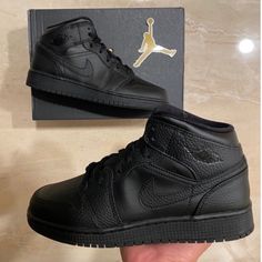 Ds Never Been Worn. 100% Authentic Classic Leather Jordan Shoes, Classic Black Leather Jordan Shoes, Jordan 100, Jordan 4 Red, Air Jordan 1 Mid Gs, Jordan 9 Retro, Nike Air Jordan 11, Shoes Nike Air, Nike Air Jordan 1 Mid