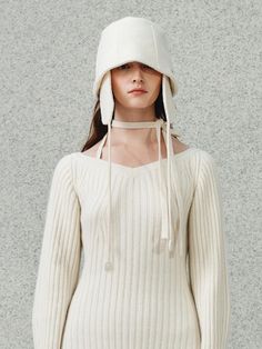 Composition :<main>Wool 25% Rayon 25% Polyester 50% Polyester 100%Color : BeigeCountry of Origin : Republic of Korea </main> Elegant Casual, Earmuffs, News Design, Brand Logo, Branding Design, Knitwear, Dry Clean, Wool, Hats