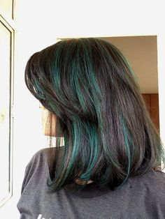 Green Hair Streaks, Hidden Hair Color, Green Hair Dye, Ootd Hijab Style, Hair Color Underneath, Hair Color Streaks, Hair Streaks, Dyed Hair Inspiration