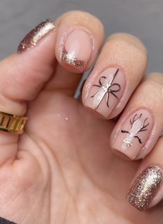 Christmas Nails Nude Colors, Crismas Nails 2023, Nude Christmas Nail Designs, Fancy Christmas Nails, Christmas Disney Nails, Fur Nails, Glitter Gel Nail Designs, Festive Nail Designs, Nail Art Noel