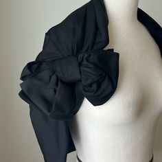 Exquisite Piece Bolero Bows On Each Sleeve Very Rare Measurements Are Shoulders. 18 Length 17. Black Bolero, Very Rare, Limited Time, Jackets For Women, Jackets & Coats, Paris, Black, Color