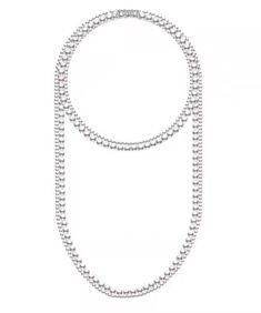 a necklace with two rows of pearls on it