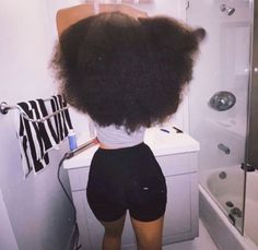 Full Natural Hair, Black Woman Long Natural Hair, Hair Growth Vision Board, Long Afro Hair, Healthy Black Hair, Thick Natural Hair