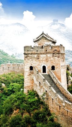 the great wall of china with stairs leading up to it