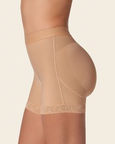 ¡Un short que guardará el secreto de una figura más estilizada y unos glúteos más redondeados sin cirugías! Este panty faja además de moldear tu figura es levanta cola. Su capa externa en nuestro material de compresión PowerSlim® genera una compresión fuerte en el abdomen medio, bajo y la cadera. Además, los laterales de la espalda y tus piernas también lucirán más estilizados. Su capa interna en tela lisa es muy suave al tacto con la piel y cuenta con una franja de SmartLace® en las piernas que Beige Shapewear With Built-in Bra, Short Length, Sculpting Shapewear With Built-in Bra, Short Length, Sculpting Shapewear With Built-in Bra In Short Length, Stretch Shapewear With Built-in Shorts, Mid-thigh Sculpting Shapewear With Medium Bust Support, Beige Compressive Shapewear With Built-in Bra, Fitted Shapewear With Built-in Bra Short Length, Compression Beige Shapewear With Built-in Bra, Beige Compression Shapewear With Built-in Bra