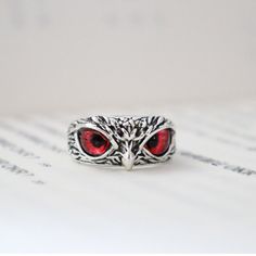 This demon eye owl ring is designed with an owl eye on the front and exquisite carved details, this conspicuous position makes your ring easy to be noted and adds much chic sense to you when you wear it on your fingers, it can catch people's attention, and allow you to shine in the crowds. Our retro animal open ring is equipped with adjustable diameter, this allows you to easily wear it at any time, no matter whether you lose weight or gain weight; You can also give it to your friends or loved o