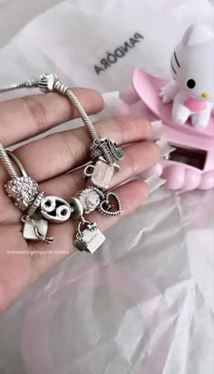 Pretty Pandora Bracelet, Pandora Bracelet Aesthetic, Pandora Bracelet Charms Ideas, Xoxo Jewelry, Girly Bracelets, Pandora Bracelet Designs, Dope Jewelry Accessories, Pandora Jewelry Charms, Wrist Jewelry