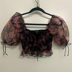 Size Xs Never Worn No Flaws Originally $98 Free Shipping Ships Within 1-3days Dark Florals Fashion, Floral Blouses, Lemon Top, Love And Lemons, For Love And Lemons, For Love, Crop Top, Black Pink, Womens Tops