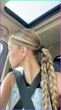 Penteados Fáceis Volleyball Tryout Hairstyles, Sportive Hairstyles, Low Hairstyles For Sports, Beach Volleyball Hairstyles, Practice Hairstyles Sports, Sports Hairstyles For Long Hair, Hairstyle For Volleyball, Field Hockey Hairstyles, Golf Hairstyle Women