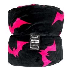 a black and pink hat with flowers on it