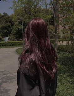 Tinted Red Hair Dark Brown, Dark Cherry Red Hair Asian, Aesthetic Dark Red Hair, Hair Tint For Dark Hair, Dark Red Hair Korean, Red Brown Hair Aesthetic, Dark Res Hair, Dark Red Hair Color Aesthetic, Dark Coloured Hair