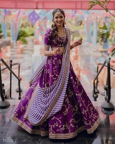 Sabyasachi Lehenga Bridal, Half Saree Lehenga, Bridal Dupatta, Sabyasachi Lehenga, Saree Bollywood, Lehenga Choli Wedding, Indian Outfits Lehenga, Lehnga Dress, Salwar Kamiz