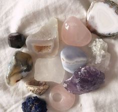 Types Of Rocks, Crystal Vibes, Crystal Aesthetic, Spiritual Crystals, Pretty Rocks, Mia 3, Witch Aesthetic, Rocks And Crystals, Crystals And Gemstones