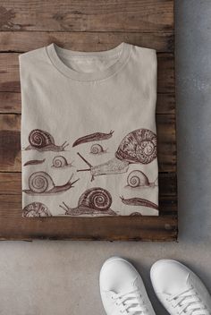 Etsy Shirts Women, Clothing Printing, Screen Printing Aesthetic, Cricut T Shirt Ideas, Etsy Shirts, Nature Clothes Aesthetic, Witchy Shirt, Nature T-shirt, T Shirt Print Design