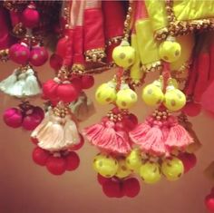 several pairs of earrings are hanging from the ceiling