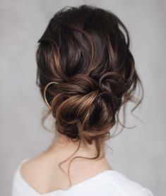 Messy Long Hair Bun Updo Morning Hair Routine, Curly Hair Bun, Lazy Girl Hairstyles, Messy Curly Hair, Curly Bun Hairstyles, Long Hair Updo, Low Bun, Up Dos