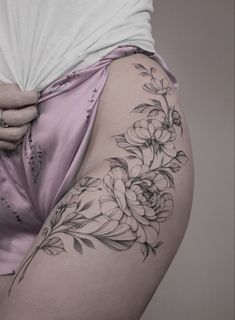 a woman's thigh with flowers on it