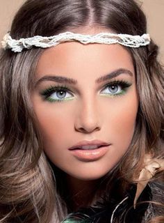 I bet this look would be perfect with brown eyes......GODDESS 1970s Makeup, Lauren Bush, Kort Bob, Halloweenský Makeup, 70s Makeup, Party Make-up, Mekap Mata, Smink Inspiration, Beauty Make-up