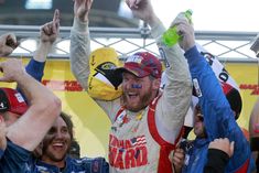 Success at Martinsville Speedway meant a lot to Dale Earnhardt Sr. After all, he had six victories at the Virginian Paperclip. Therefore, when his son Dale Earnhardt Jr.