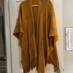 Beautiful Styline Poncho!! One Size Fits All Cozy Fall Poncho For Beach, Beach Poncho Shawl For Fall, Beach Poncho With Batwing Sleeve For Fall, Batwing Sleeve Poncho For Beach In Fall, One Size Poncho For Beach In Fall, Fall Beach Cape Shawl, Fall Beach Cape, Yellow Fall Poncho, Casual Fall Beach Cape