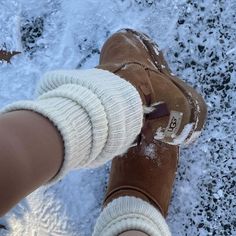 Vinter Mode Outfits, Buty Ugg, Skor Sneakers, Winter Princess, Dr Shoes, 사진 촬영 포즈, Outfit Invierno, Leg Warmer